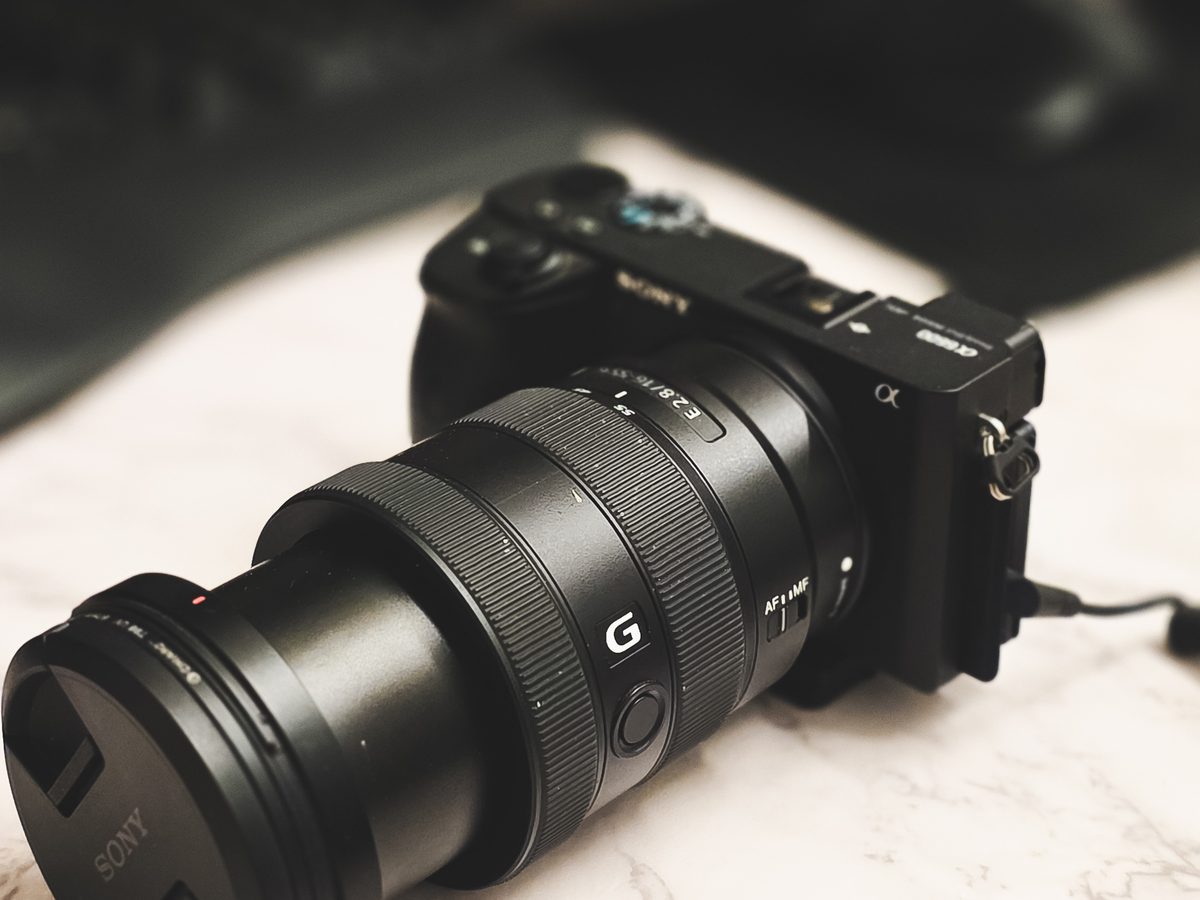 A mirrorless camera on a tripod shooting food